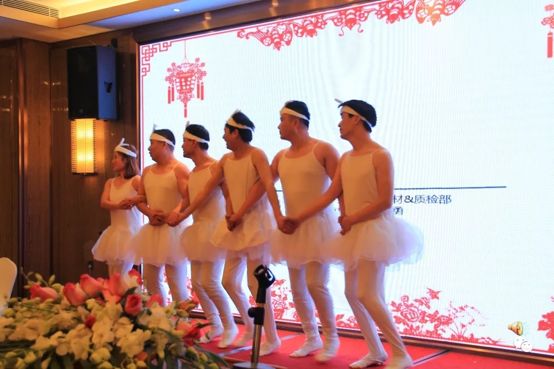 “創(chuàng)新致遠(yuǎn)、聚力前行”---昆山市德信致遠(yuǎn)環(huán)境科技有限公司2017年度晚會(huì)圓滿落幕